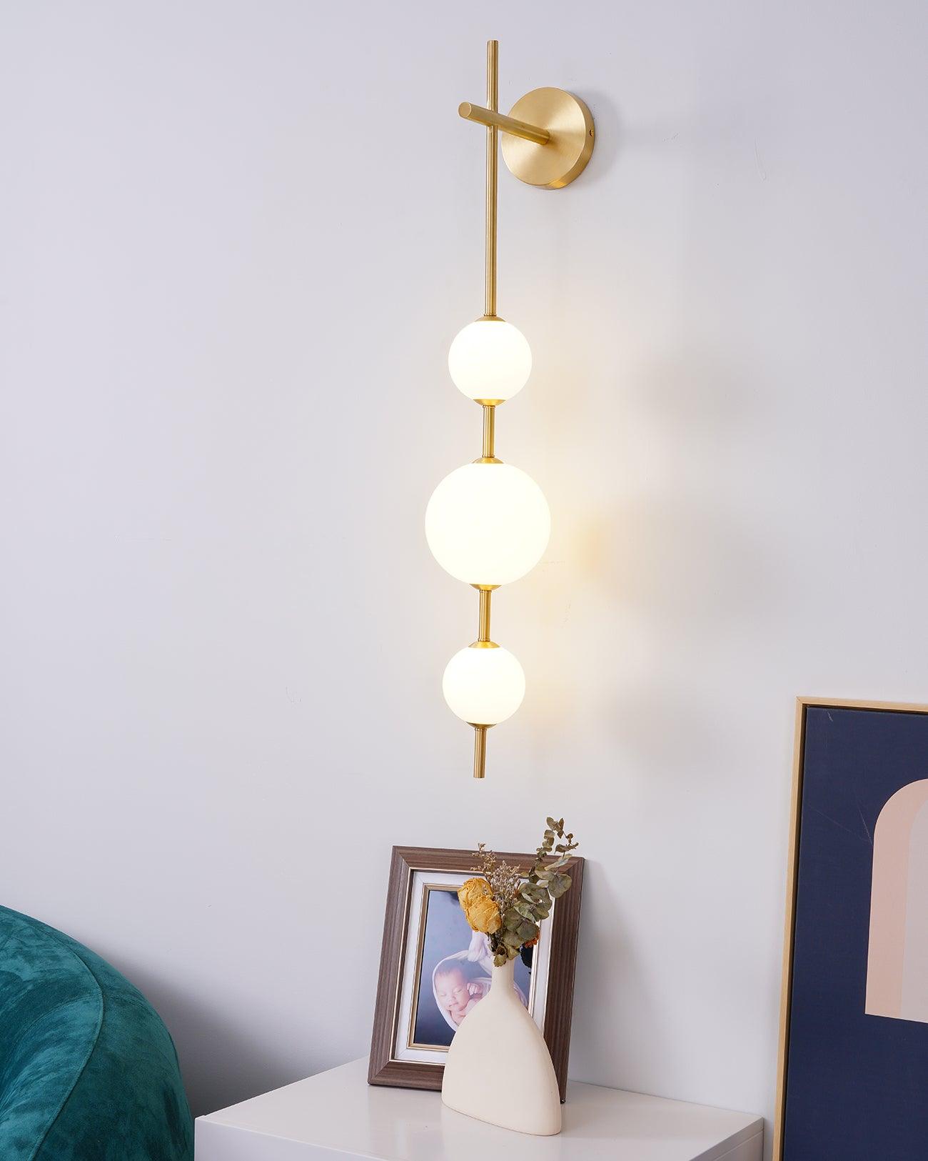 Applique Murale Verticale en Globe de Verre – Éclairage Élégant et Moderne